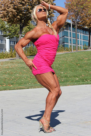 FULLFRAMEMUSCLE: Lisa Cross